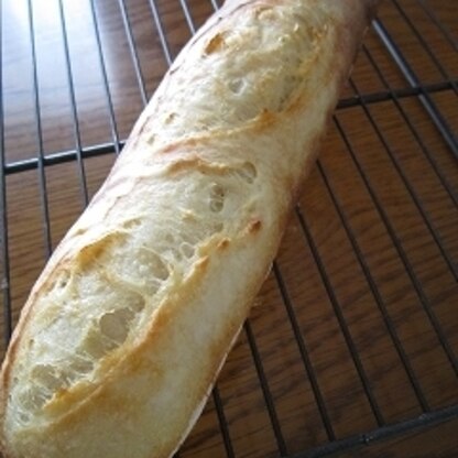 ちょっぴりメリッと♪日々練習ですね(●´ω｀●)ゞ
酵母で作るパンは美味しいですよね～♪
レーズン酵母で。
